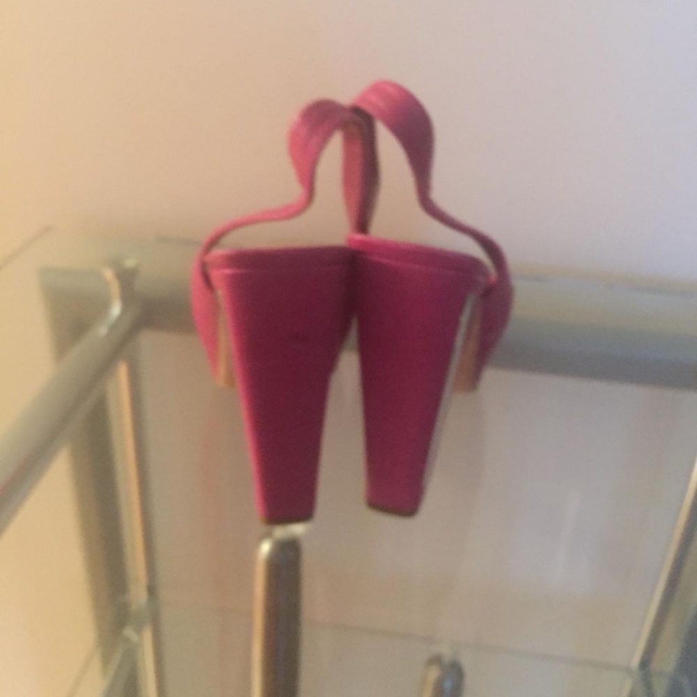 Sandals - Picture 3 of 4